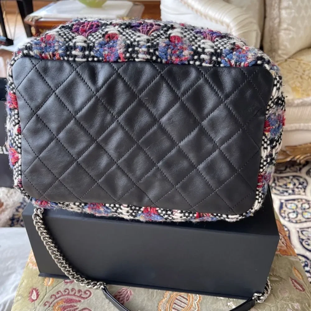 Chanel Drawstring Bucket Bag Tweed - Picture 6 of 8